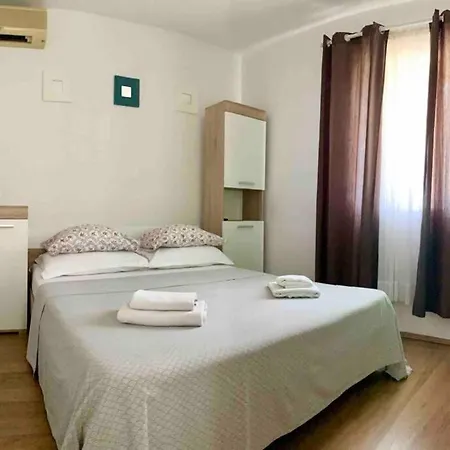 Summer App Pool Jacuzzi Center