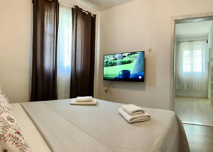 Summer App Pool Jacuzzi Center * ماكارسكا