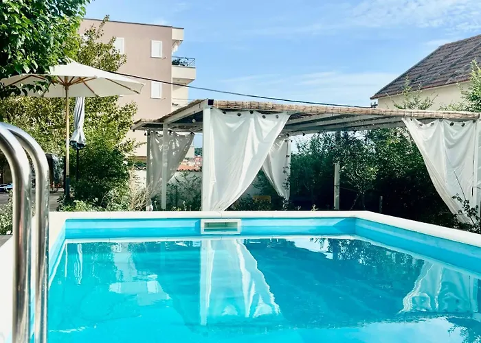 Summer App Pool Jacuzzi Center شقة ماكارسكا