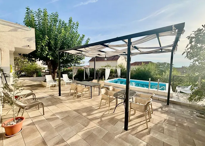 Summer App Pool Jacuzzi Center ماكارسكا