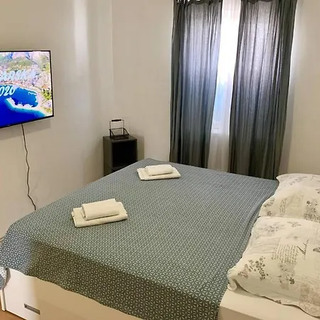 Summer App Pool Jacuzzi Center Apartamento Makarska