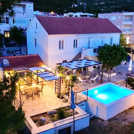 Summer App Pool Jacuzzi Center *