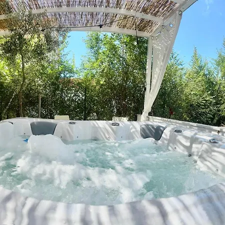 Summer App Pool Jacuzzi Center