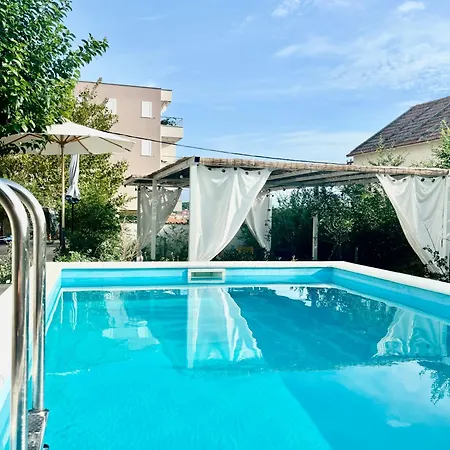 Summer App Pool Jacuzzi Center Apartamento Makarska